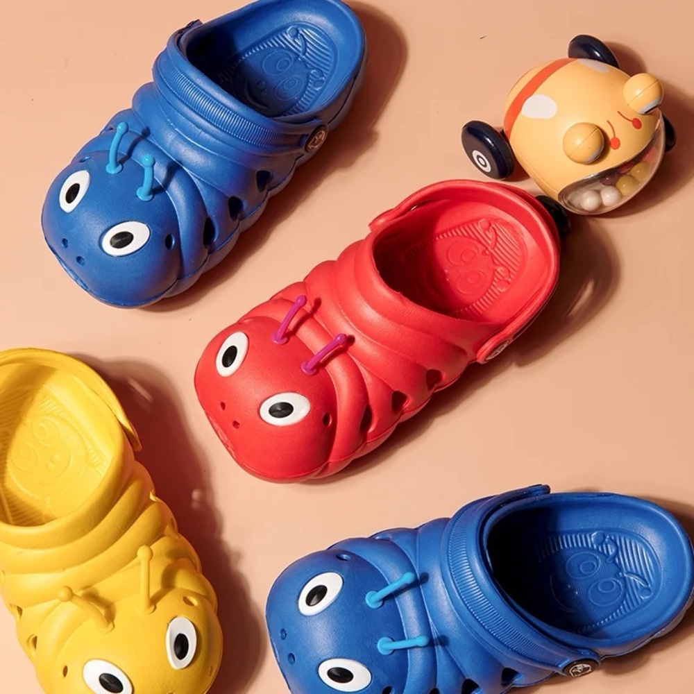 Unisex relax fit caterpillars Sandals 
SIZE 4 toddler to 12